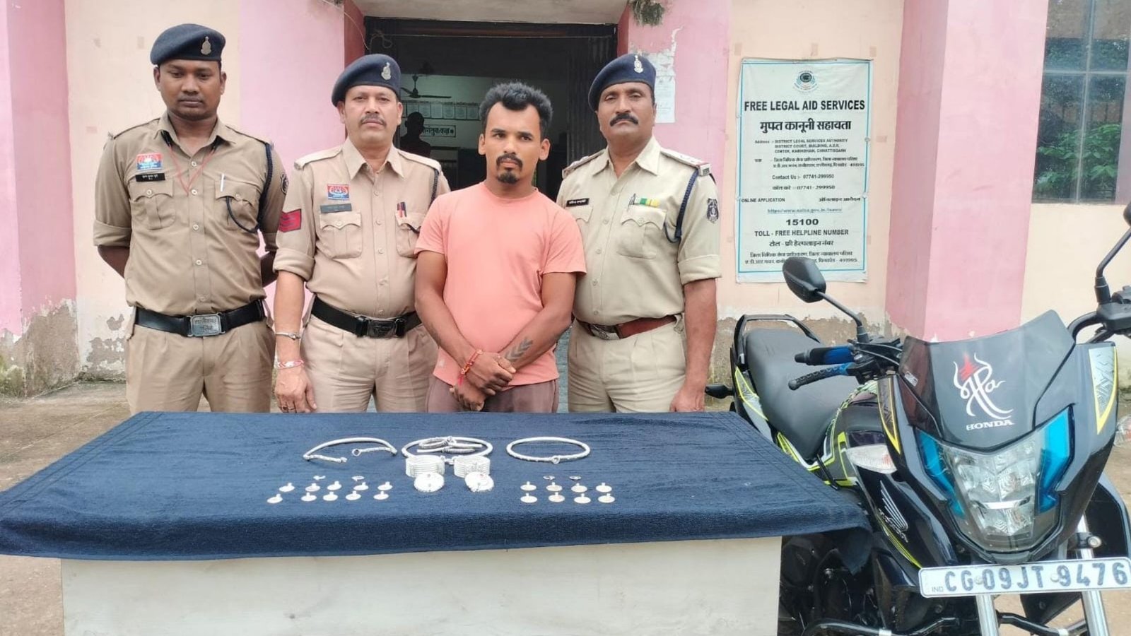 Kawardha News: बैगा परिवारों के सूने घरों को बनाता था निशाना, कुकदूर पुलिस ने आरोपी को दबोचा