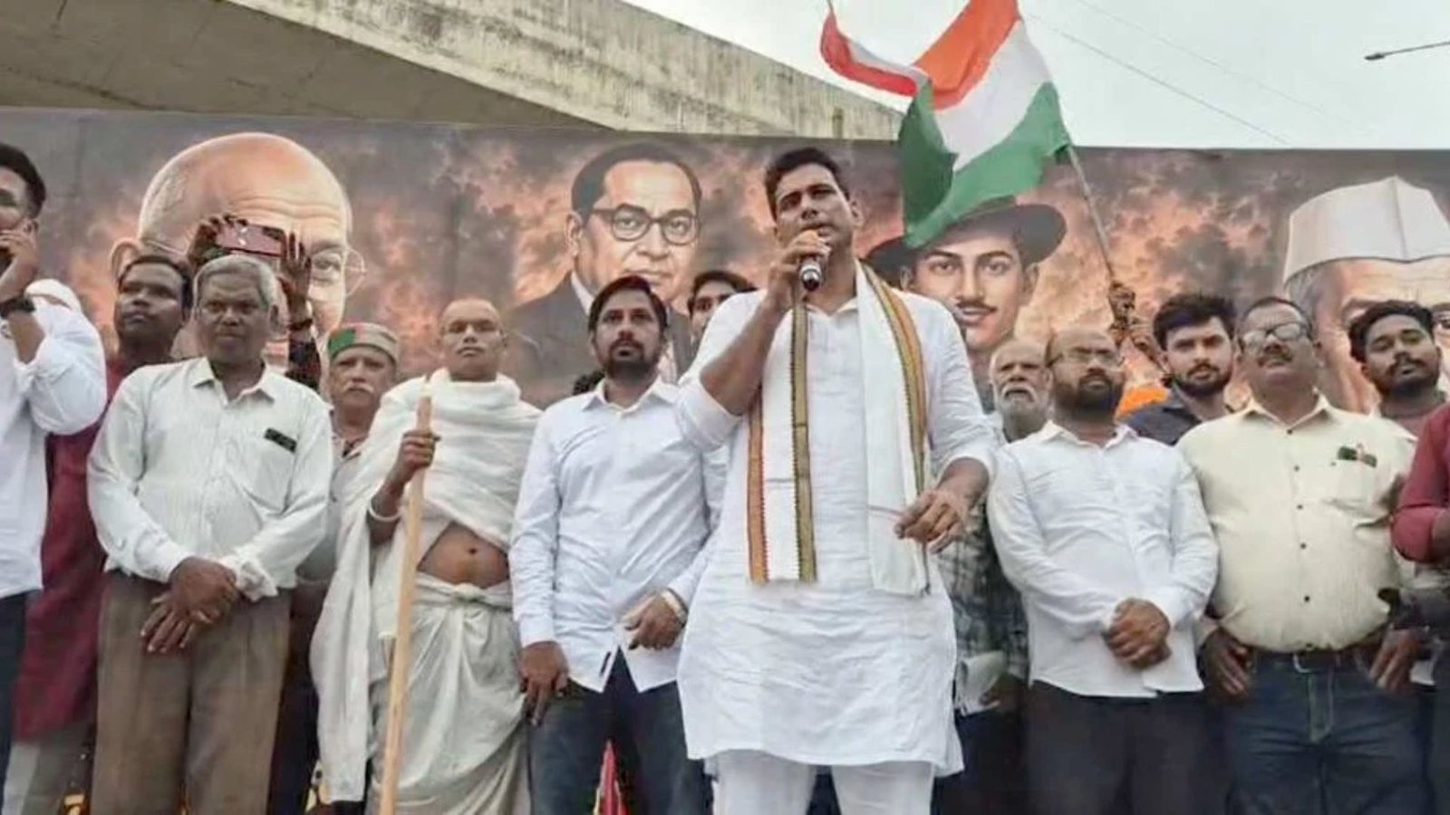 Durg News: हाउस लीज और रिटेंशन नीति में बदलाव के खिलाफ प्रदर्शन, भिलाई बचाओ के नारों से गूंजा मुर्गा चौक
