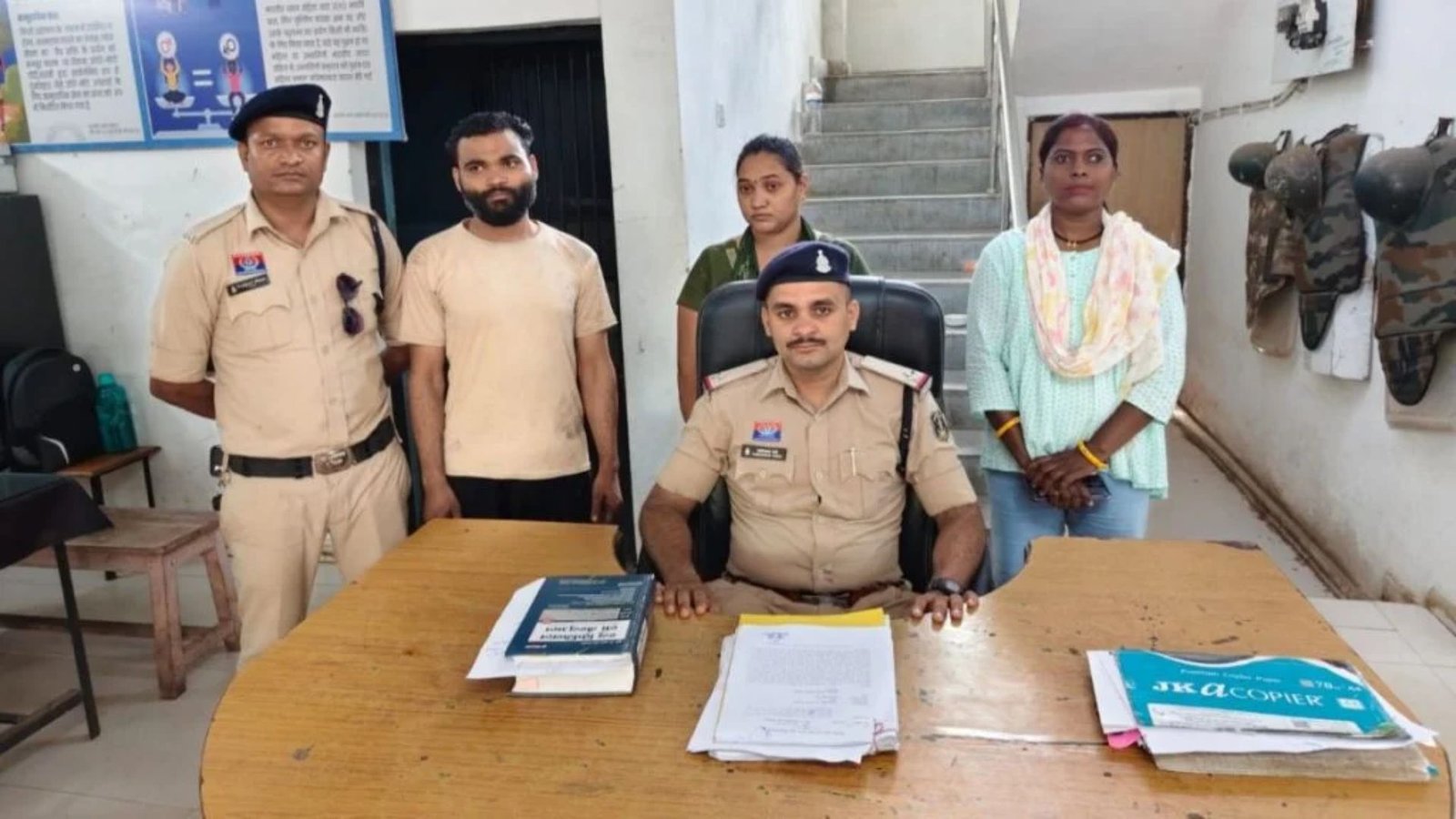 Bilaspur News: सोशल मीडिया पर रिश्ते, फिर धोखा और ठगी; तोरवा पुलिस ने फरार आरोपी व उसकी पत्नी को दबोचा