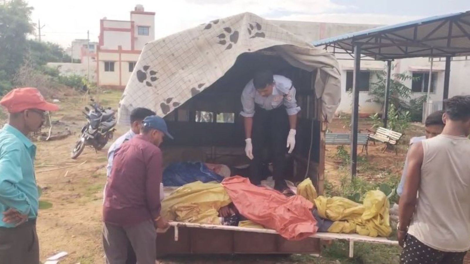 Balod News: बालोद में तेज रफ्तार का कहर: दो बाइकों की भिड़ंत के बाद एक में लगी आग, 2 की मौत, 3 घायल