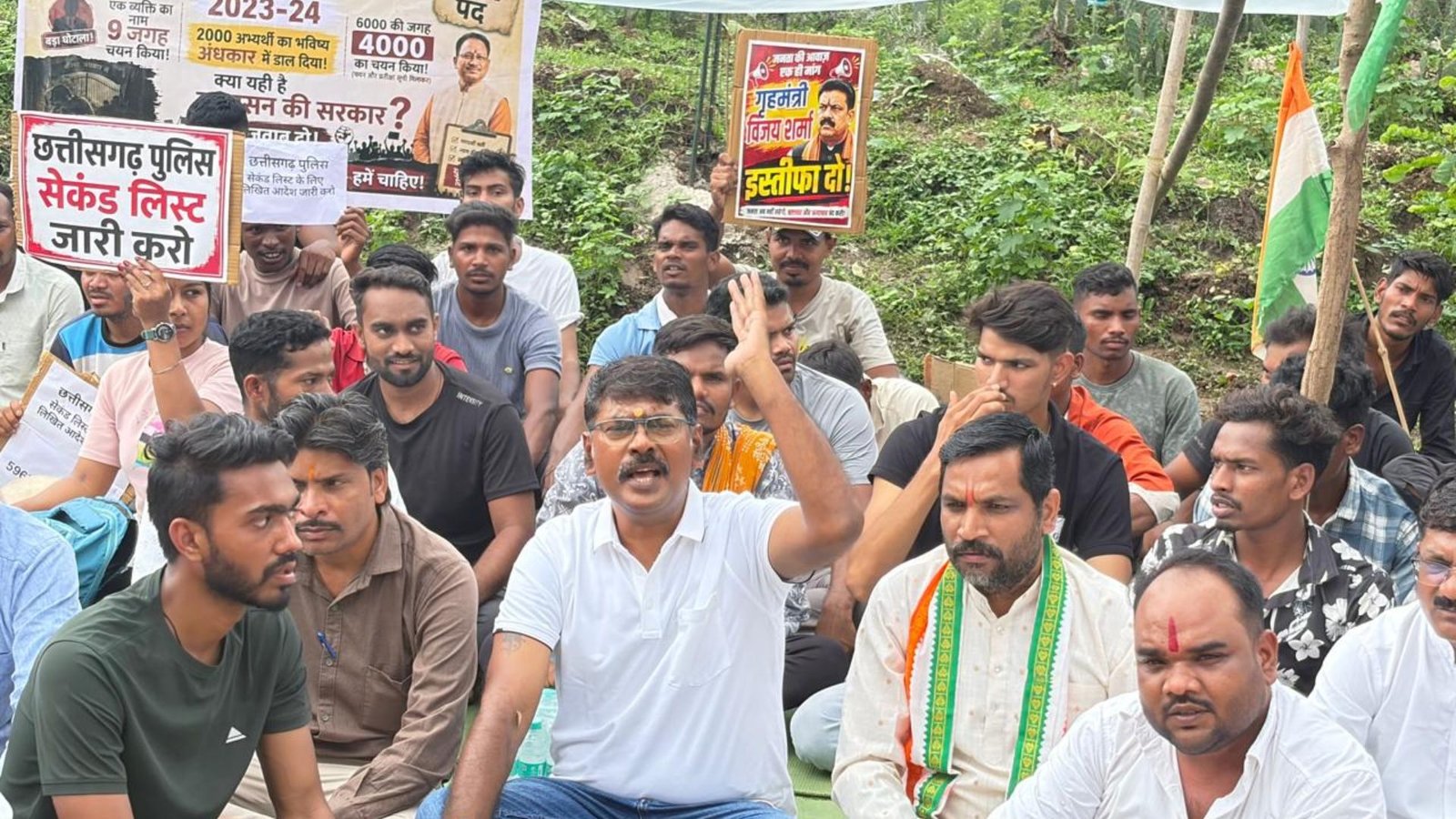 Kawardha News: अभ्यर्थियों के समर्थन में उतरी कांग्रेस, नवीन जायसवाल बोले- युवाओं के भविष्य से खिलवाड़ बर्दाश्त नहीं