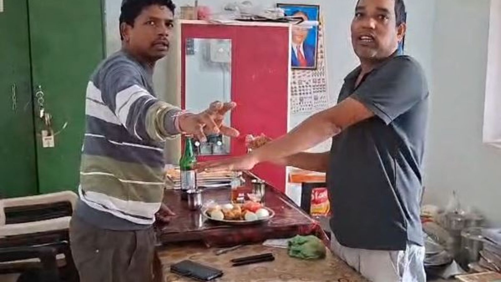 Gariaband News : स्कूल कार्यालय बना शराब पार्टी का अड्डा, वीडियो वायरल होने पर दो शिक्षक निलंबित