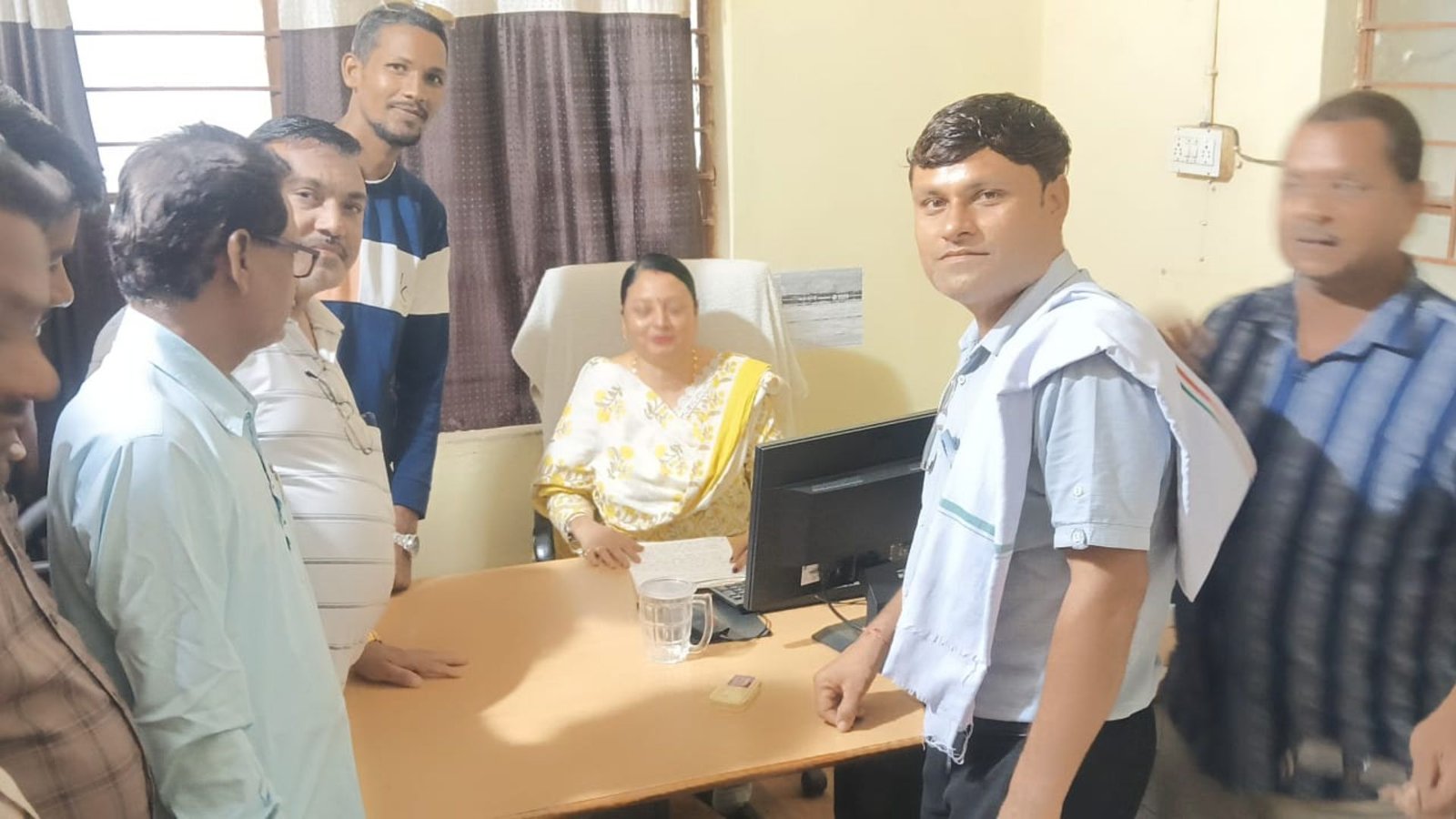 Durg News: त्योहारों से पहले नगर की व्यवस्थाएं सुधारने की मांग, कांग्रेस ने सीएमओ को सौंपा ज्ञापन