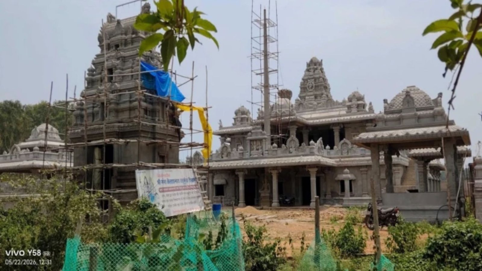 Jagdalpur News : महाबलीपुरम से पहुंचीं देवी-देवताओं की प्रतिमाएं, 40 शिल्पकार मंदिर को दे रहे दक्षिण भारतीय स्वरूप