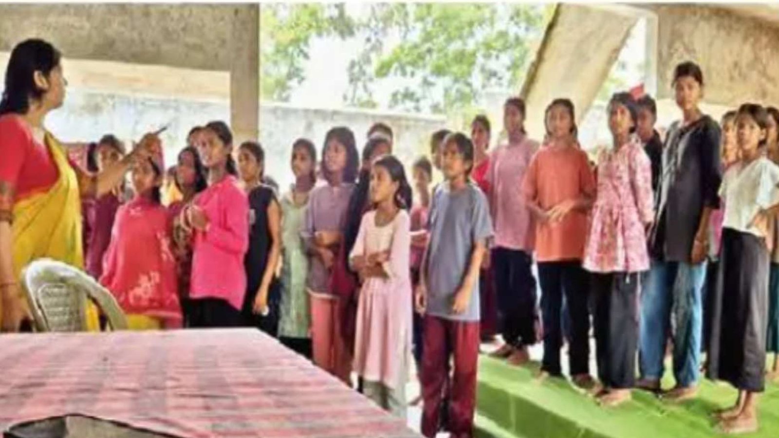 Sarguja News : छात्राओं की शिकायत पर एक्शन में ट्राइबल विभाग, गार्ड को हटाने की कार्रवाई शुरू