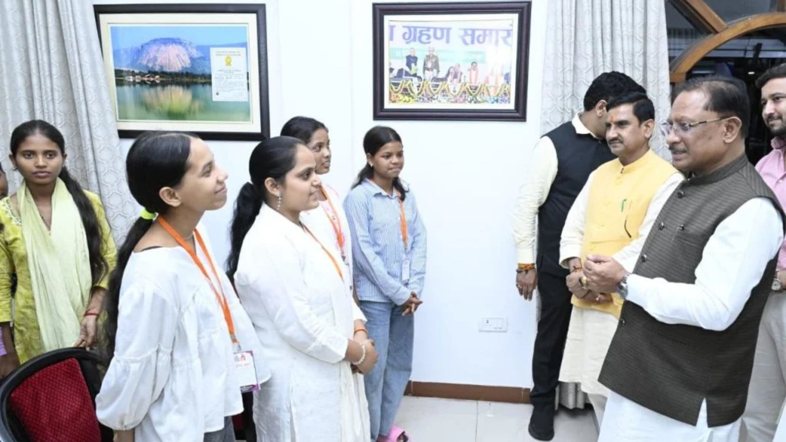 Raipur News: नवा रायपुर के संस्थानों का शैक्षणिक भ्रमण कर CM साय से मिले छात्र, मुख्यमंत्री ने दिए सफलता के मंत्र