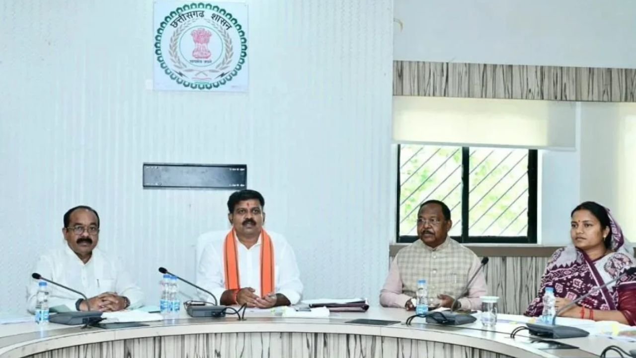 CG News: डिप्टी सीएम विजय शर्मा की अध्यक्षता में राजनीतिक आंदोलनों से जुड़े 16 प्रकरणों की हुई समीक्षा, 9 मामलों में वापसी की अनुशंसा