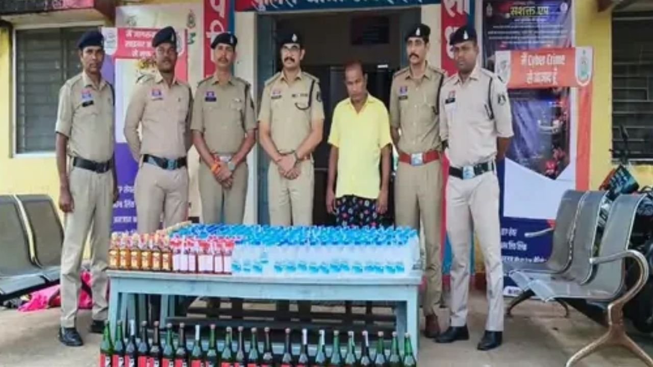 Janjgir-Champa Latest News: शुष्क दिवस से पहले पुलिस की बड़ी कार्रवाई, घर के तहखाने से 184 लीटर अवैध शराब जब्त