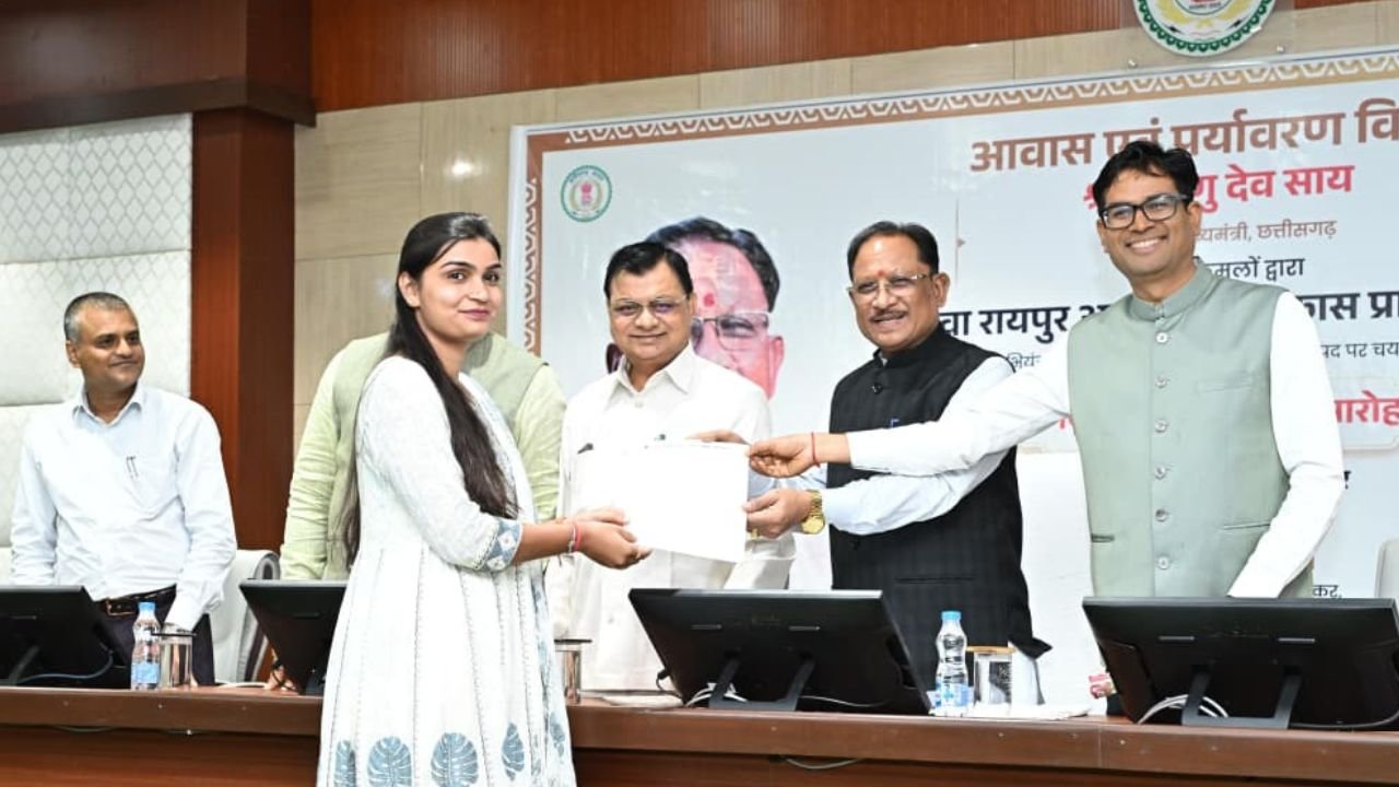 CG News: छत्तीसगढ़ में रोजगार से डिजिटल गवर्नेंस तक बड़ा कदम, सीएम साय ने युवाओं को नियुक्ति पत्र सौंपे; CSC से जुड़ेंगी 907 सेवाएं