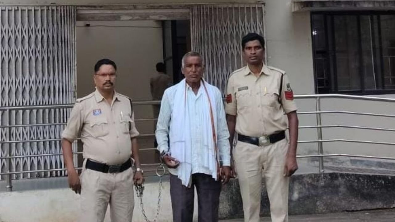 CG Balrampur News: बलरामपुर में 9 भैंसों को क्रूरतापूर्वक ले जाने का आरोप, 61 वर्षीय आरोपी गिरफ्तार