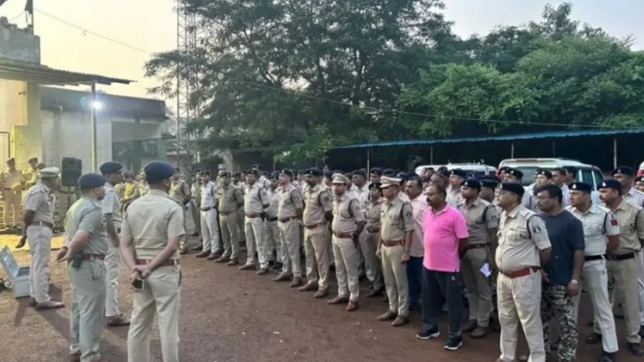 दुर्ग केंद्रीय जेल में औचक छापा, दो मोबाइल समेत प्रतिबंधित सामग्री बरामद; 100 से ज्यादा अधिकारियों-जवानों ने की सघन तलाशी