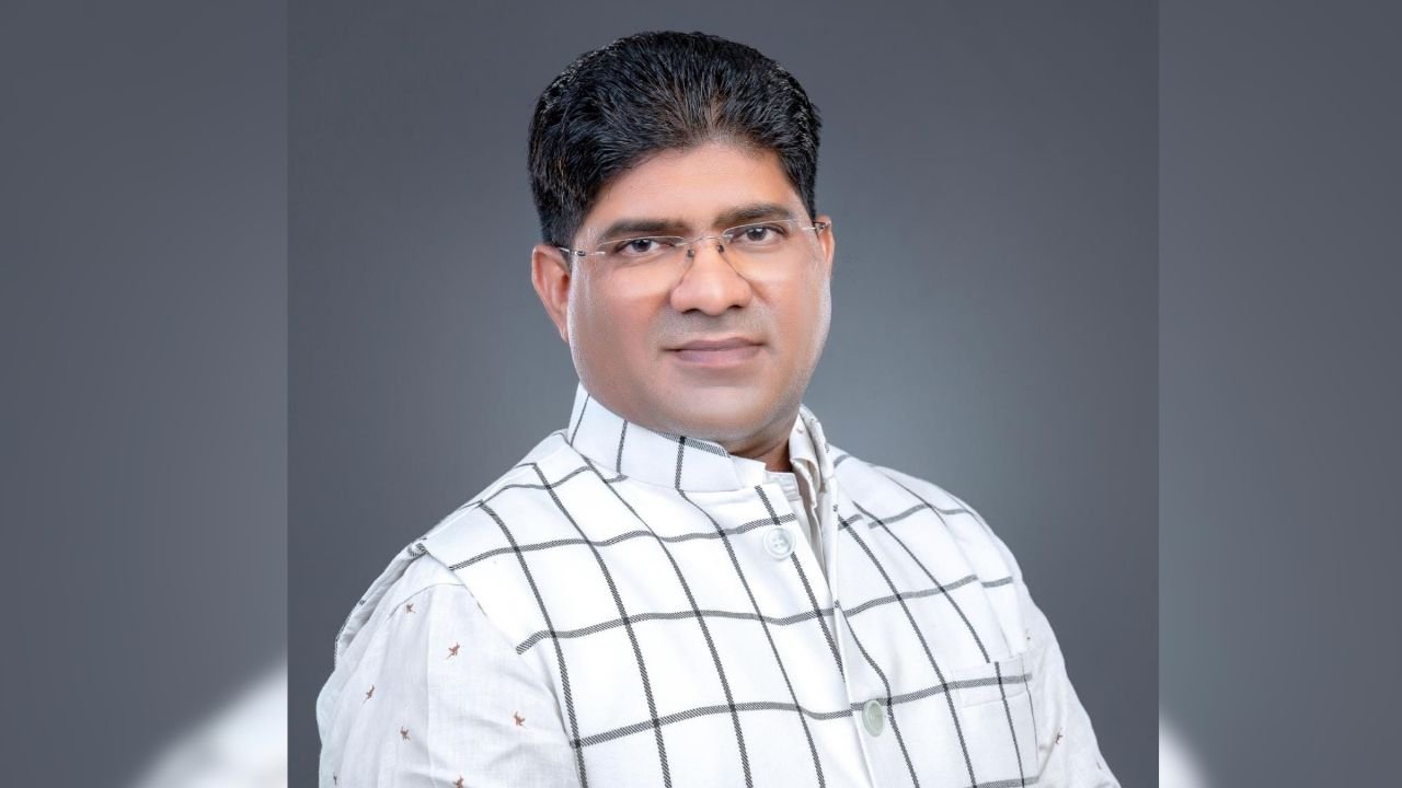 Durg News: 18 लाख आवास के मुद्दे पर कांग्रेस का भाजपा सरकार पर हमला, राकेश ठाकुर बोले- ‘स्वीकृति’ से ‘संकल्प’ तक यू-टर्न