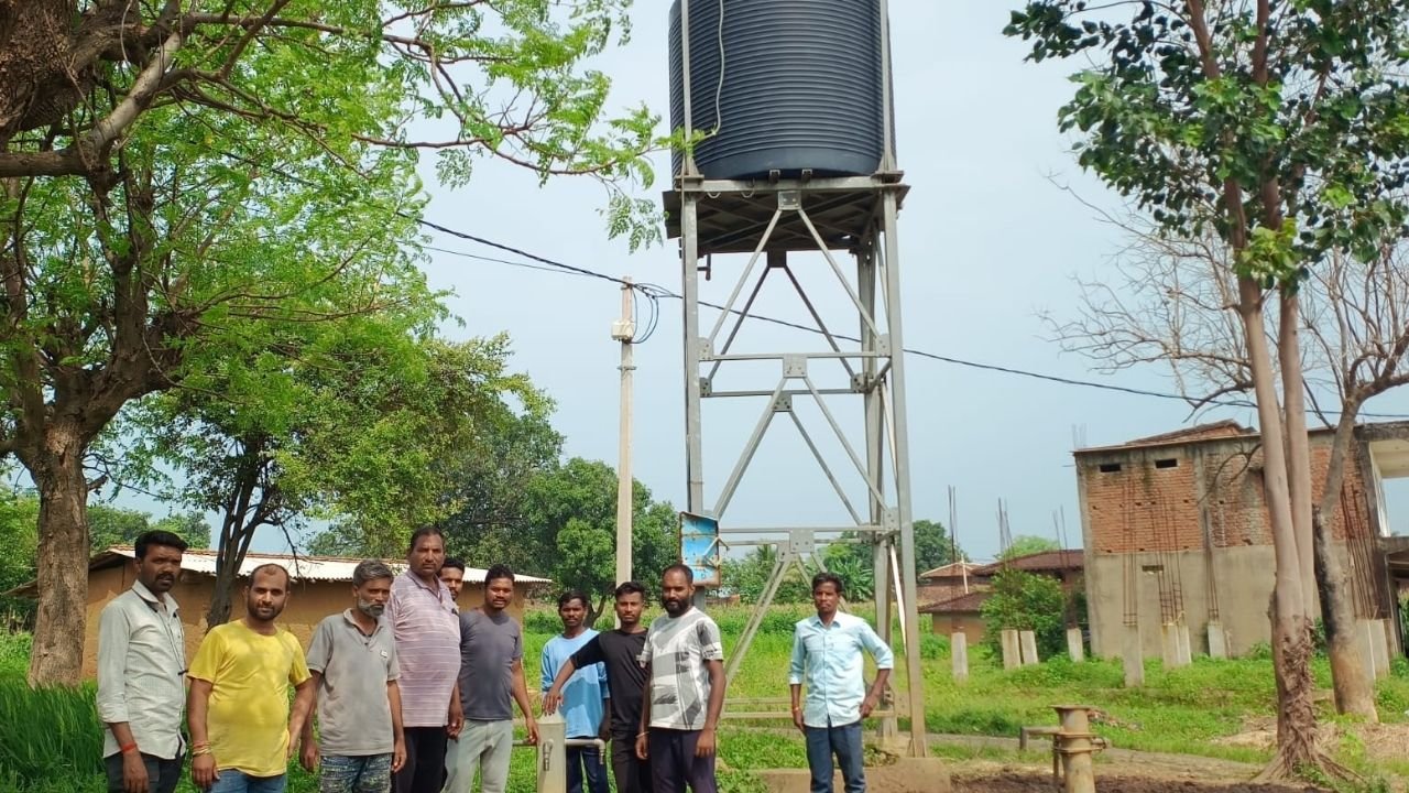 CG Pratappur News: नल-जल योजना की बदहाली! चार साल से खराब पड़ा सोलर पंप, बूंद-बूंद पानी को तरस रहे पीपलपारा के ग्रामीण