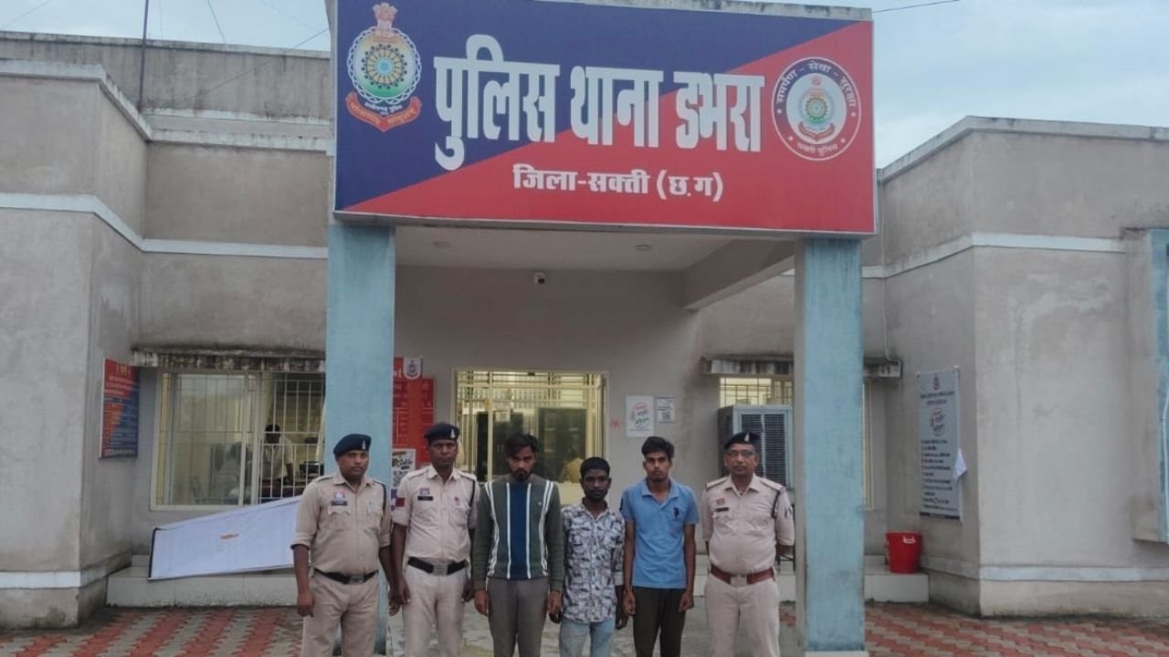 Sakti News: अंबेडकर प्रतिमा क्षतिग्रस्त करने वाले तीन आरोपी गिरफ्तार, 24 घंटे में पुलिस ने की कार्रवाई
