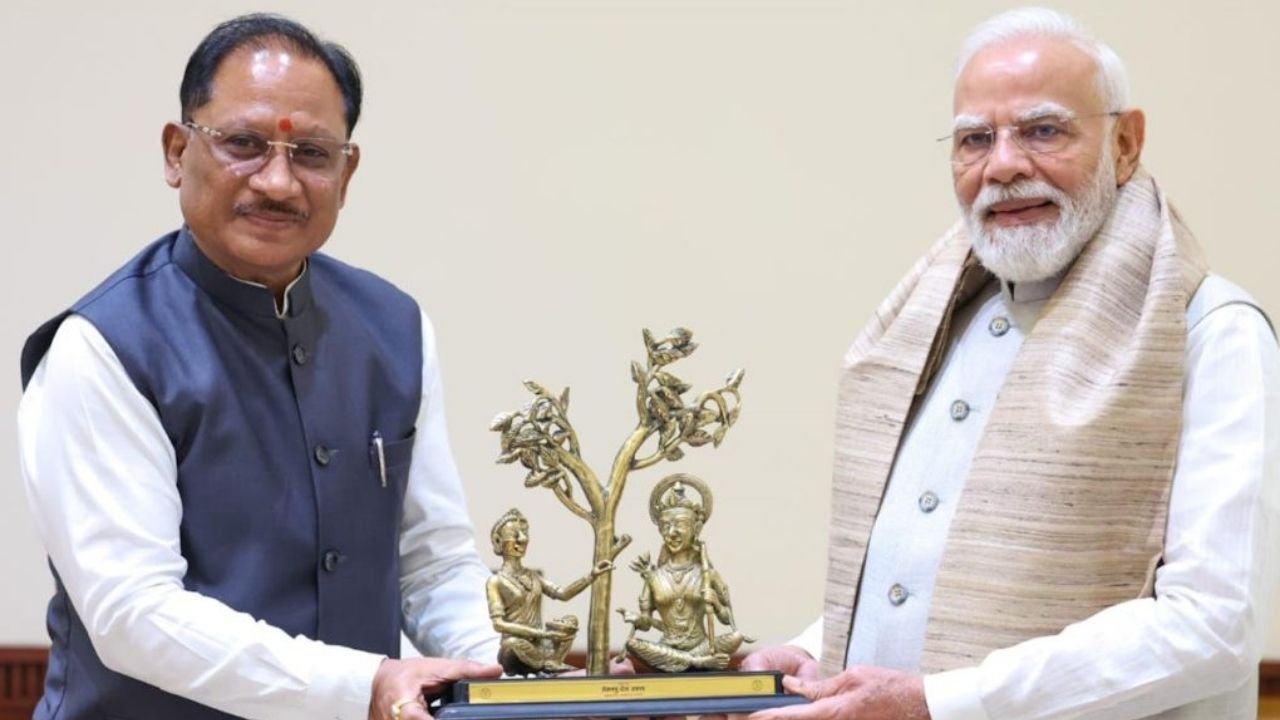 CG News: पीएम मोदी के 25 वर्षों के सेवाकाल पर बोले सीएम साय- जनसेवा का सिलसिला अविराम जारी, विकसित भारत के संकल्प को पूरा करने में जुटा देश