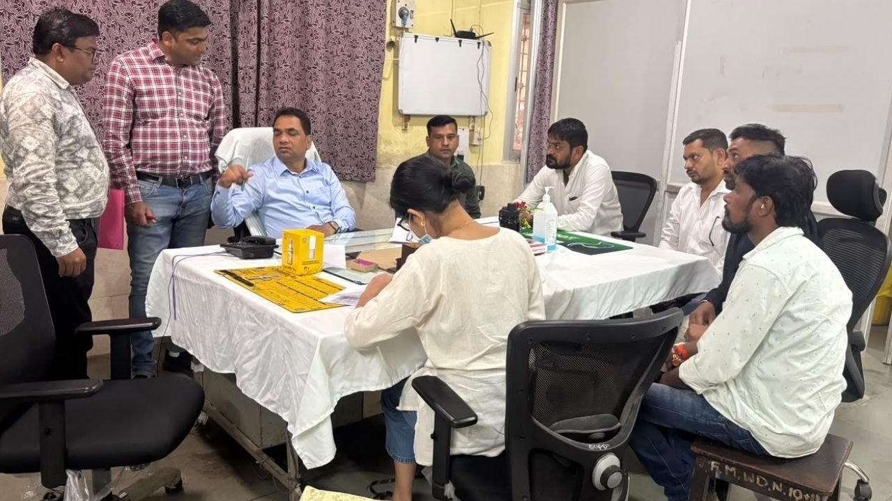 Raipur News: मेकाहारा अस्पताल में कथित चिकित्सकीय लापरवाही पर साहू समाज युवा प्रकोष्ठ ने जताई कड़ी आपत्ति, 2 दिन में जांच का आश्वासन