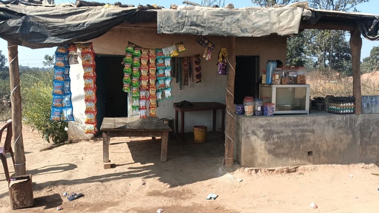 CG News: घाट पेंडारी में सामुदायिक शौचालय बना चाय-नाश्ते की दुकान! सरकारी भवन में बीड़ी-सिगरेट और अंडे की बिक्री का आरोप