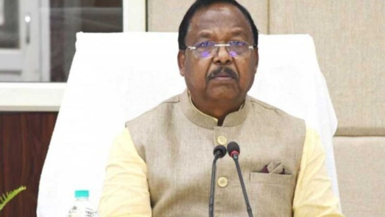 CG News: पीएम आवास पर सियासी घमासान तेज, मंत्री रामविचार नेताम ने कांग्रेस पर साधा निशाना