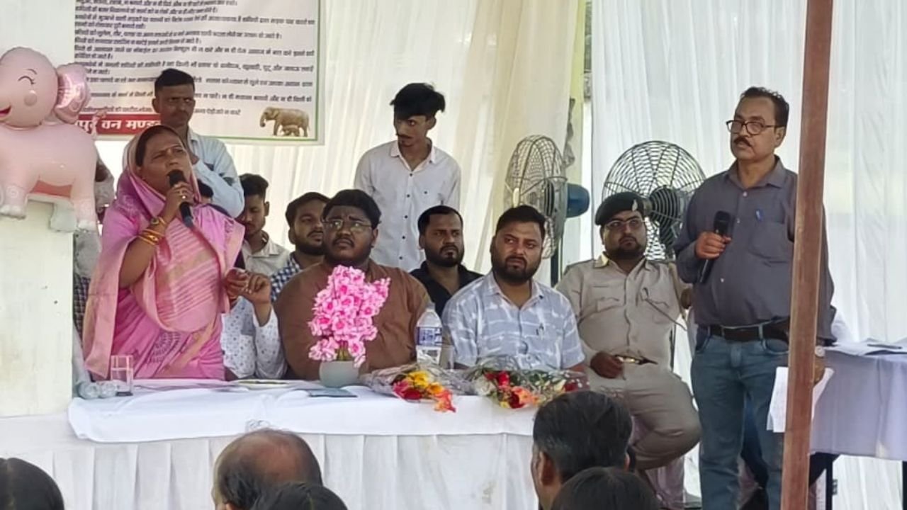 Surajpur News: हाथियों के साथ सह-अस्तित्व का संदेश, खड़गवां में ‘मोर हाथी मोर मितान’ अभियान शुरू