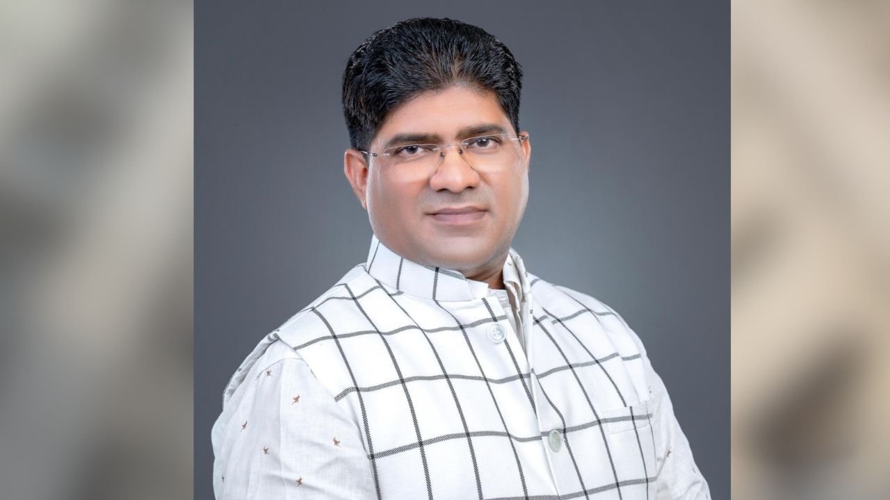 Durg News: असम में भूपेश बघेल के काफिले पर कथित हमला, कांग्रेस जिलाध्यक्ष राकेश ठाकुर ने सरकार पर साधा निशाना