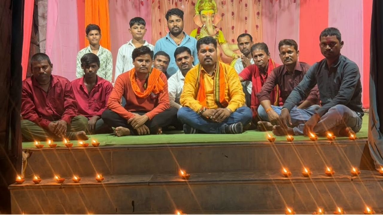 CG News: सांकरा में ‘आशीर्वाद दीप’ प्रज्वलित कर प्रधानमंत्री मोदी को दी जन्मदिन की शुभकामनाएं, बड़ी संख्या में ग्रामीण रहे मौजूद