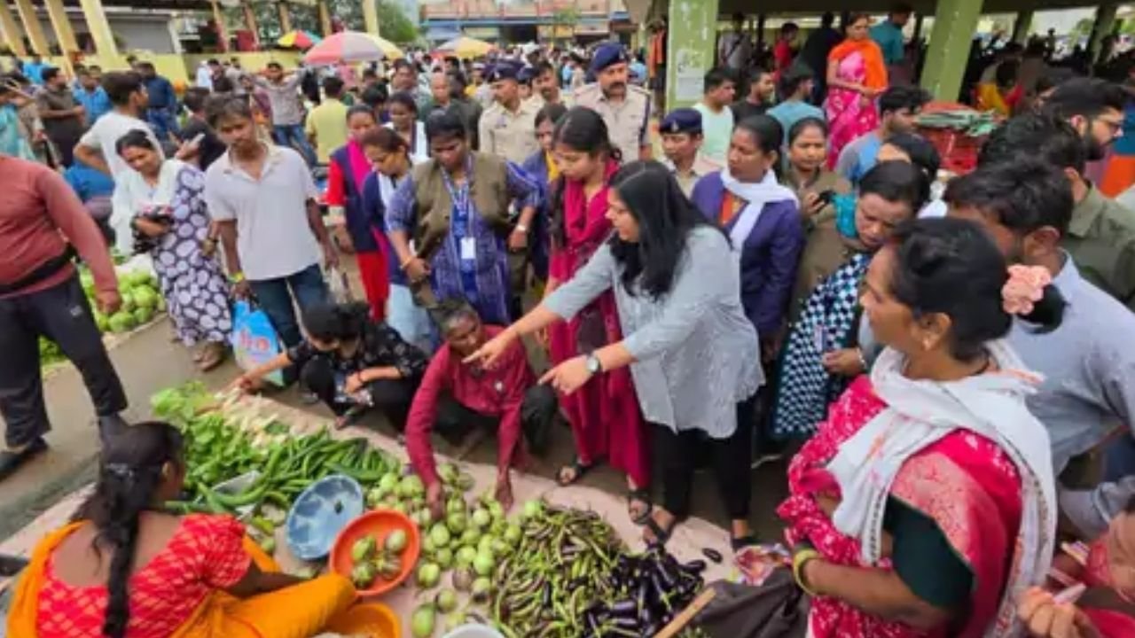 Chhattisgarh Raigarh News: भाटागांव बाजार में निगम की सख्ती, पूरे परिसर में नो-व्हीकल जोन लागू; अतिक्रमण हटाया