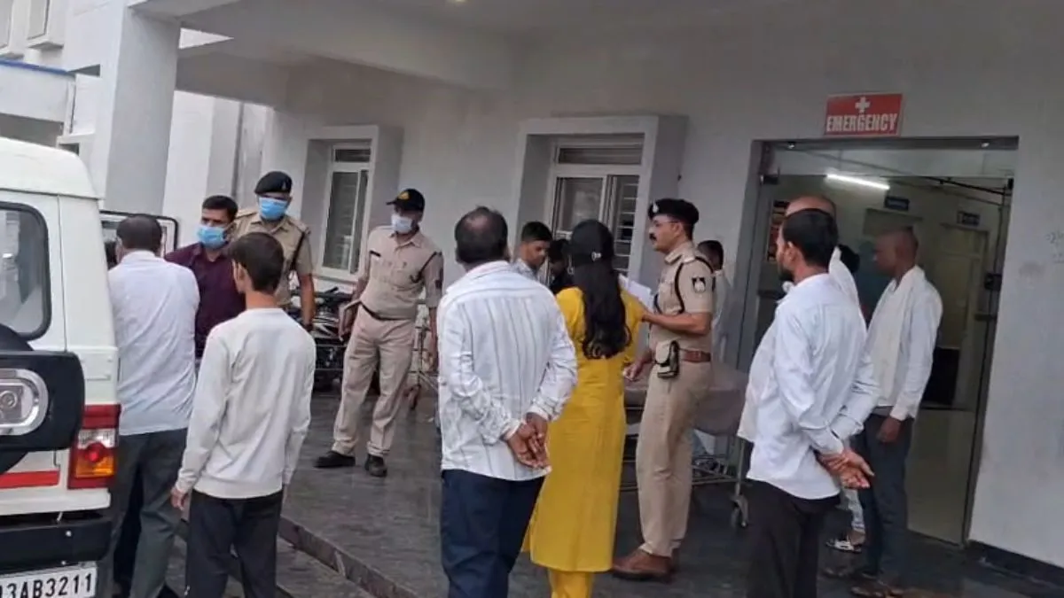 Poisonous Liquor Case: जहरीली शराब का कहर: 11 लोगों की मौत, 6 मदिरा दुकानें सील; प्रशासन ने शुरू की जांच