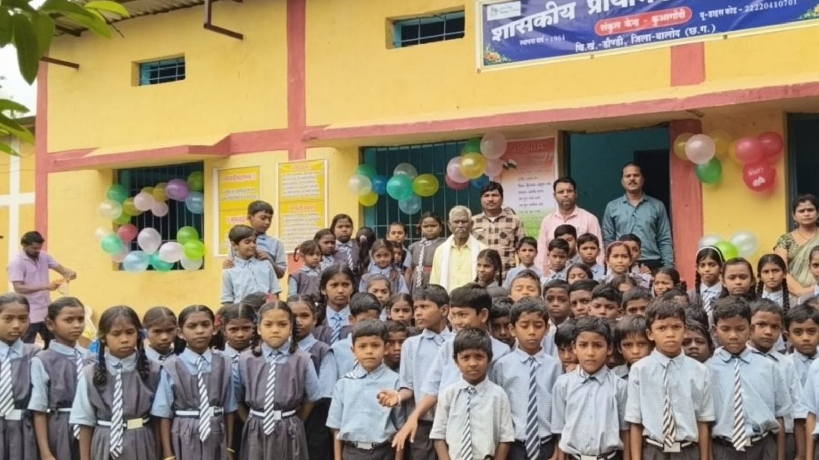 Balod News: सरकारी मदद का इंतजार छोड़ ग्रामीणों ने उठाया बीड़ा, घर-घर से चंदा जुटाकर कराया स्कूल भवन का कायाकल्प
