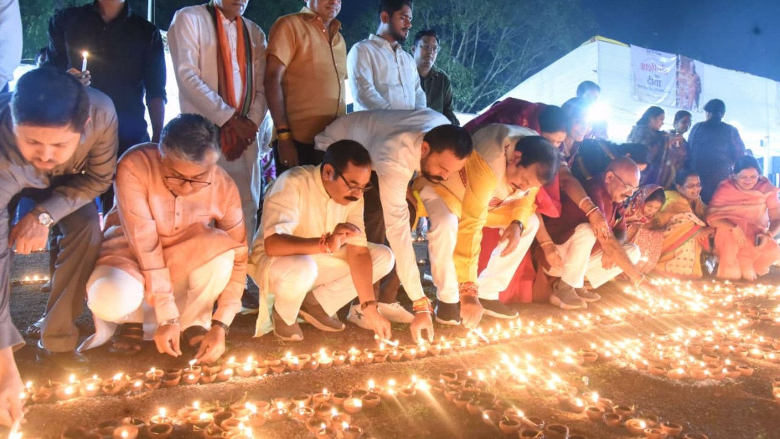 Durg News: पीएम मोदी के जन्मदिन पर दीप प्रज्वलन की तस्वीरों को लेकर कांग्रेस जिला सचिव लोचन यादव ने की टिप्पणी