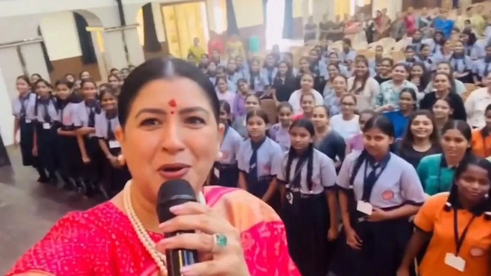 Raipur News : काजल हिंदुस्तानी के कार्यक्रम को लेकर विवाद, स्कूल प्रबंधन और आयोजकों के खिलाफ कार्रवाई की मांग