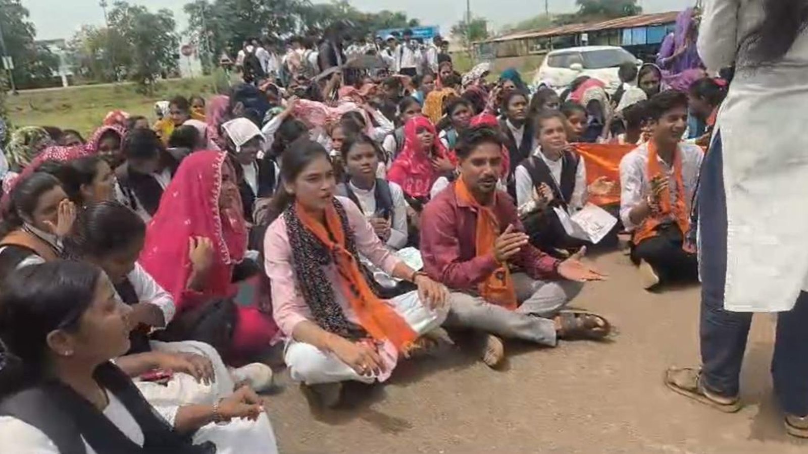 Balod News : कॉलेज की समस्याओं को लेकर छात्र-छात्राओं का आंदोलन, एबीवीपी ने भी दिया समर्थन