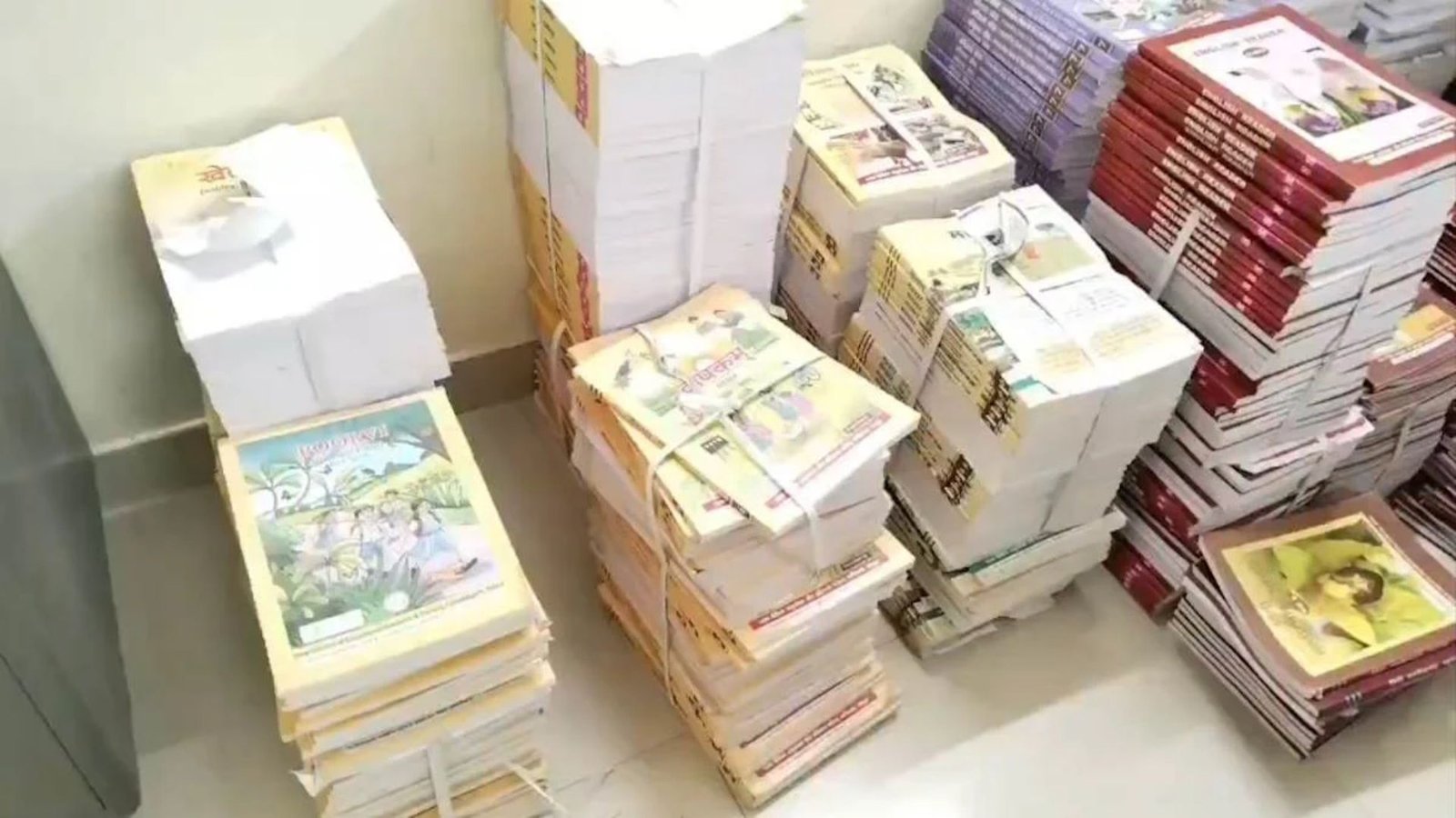 Bilaspur News : डिपो से महज 14 किमी दूर स्कूल, फिर भी किताबों की सप्लाई में लग रहे 2 से 3 सप्ताह; परीक्षा के बीच संकट