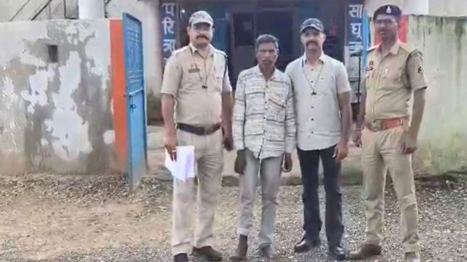 Manendragarh News : अपहृत बच्चों को लेकर लौट रहा था आरोपी, चरखर के पास पुलिस ने घेराबंदी कर पकड़ा