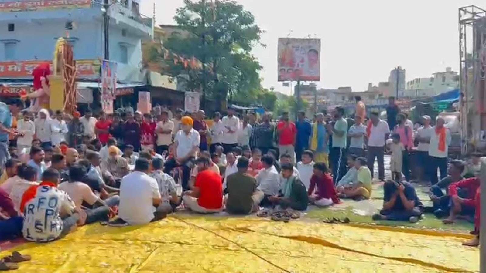 Baloda Bazar News : गणेश विसर्जन के दौरान पुलिस कार्रवाई को लेकर सिमगा में तनाव, दोषी पुलिसकर्मियों के निलंबन की मांग पर अड़े प्रदर्शनकारी