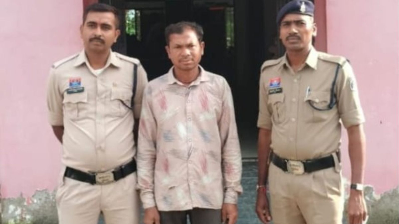 Kawardha News : चाचा की हत्या कर तेलंगाना में छिपा था आरोपी, सांगारेड्डी से पकड़कर लाई कुकदूर पुलिस
