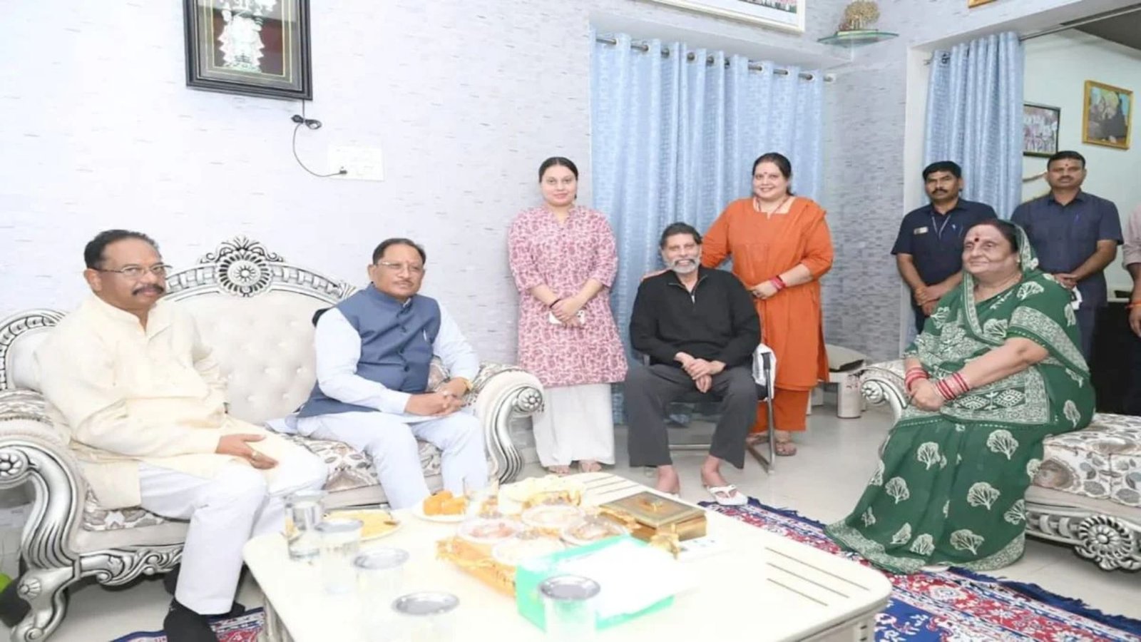 Raipur News : सीएम विष्णुदेव साय ने भाजपा प्रदेश अध्यक्ष किरण सिंह देव से की आत्मीय मुलाकात, स्वास्थ्य को लेकर की चर्चा