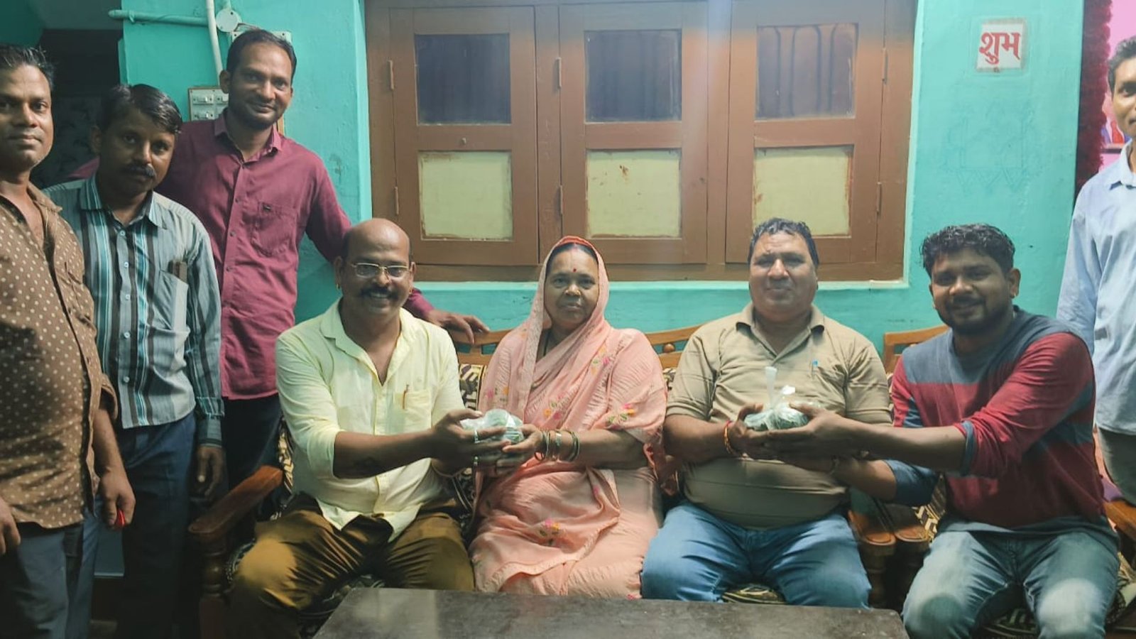 Patan News : मटंग में सरपंच की अनोखी पहल, गांव के हर घर पहुंचाया करेला, बोदल में भी किया वितरण