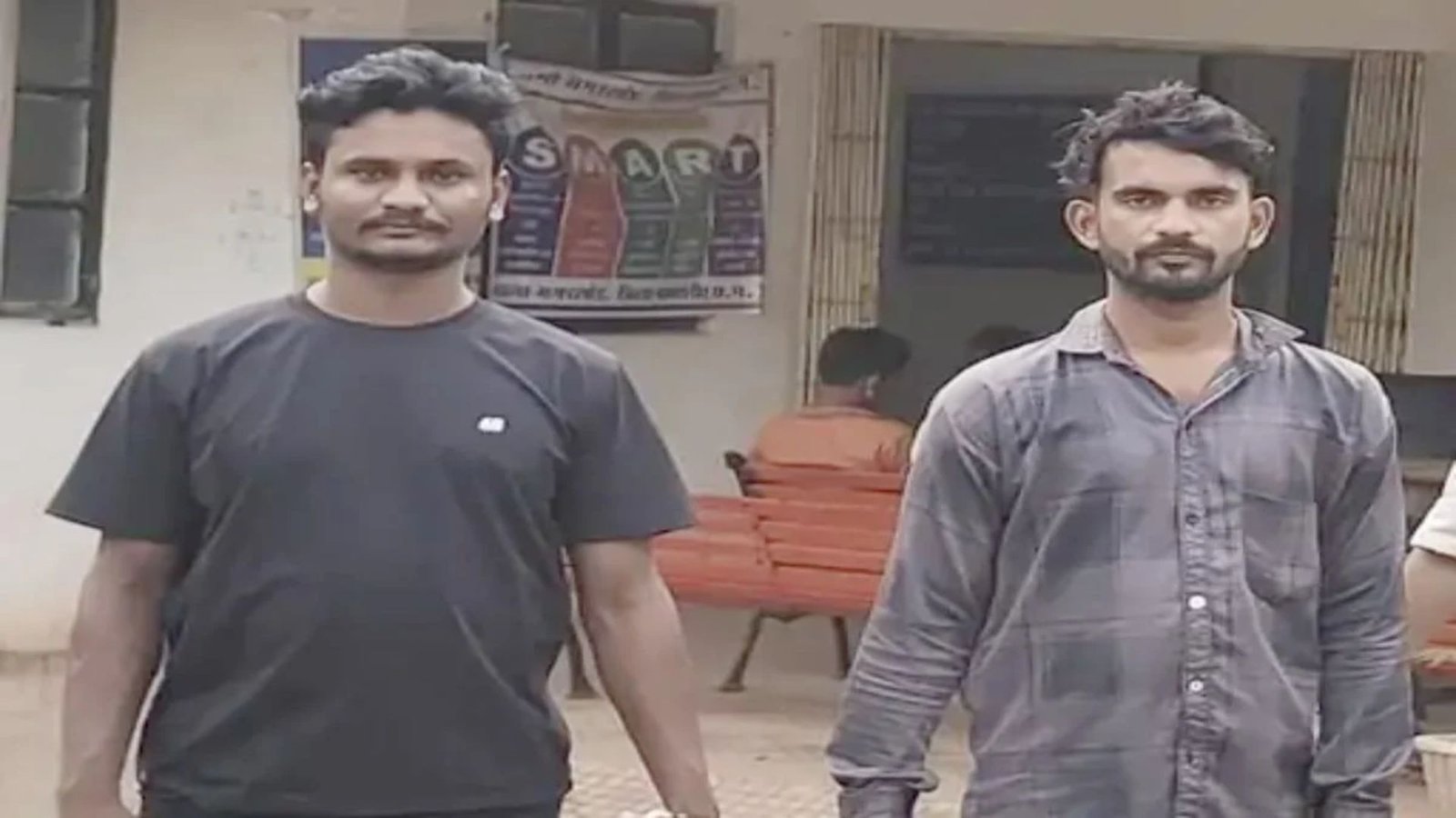 Dhamtari News: फर्जी पुलिसकर्मी बनकर लूटपाट करने वाले आरोपियों पर शिकंजा, दो फरार आरोपी गिरफ्तार