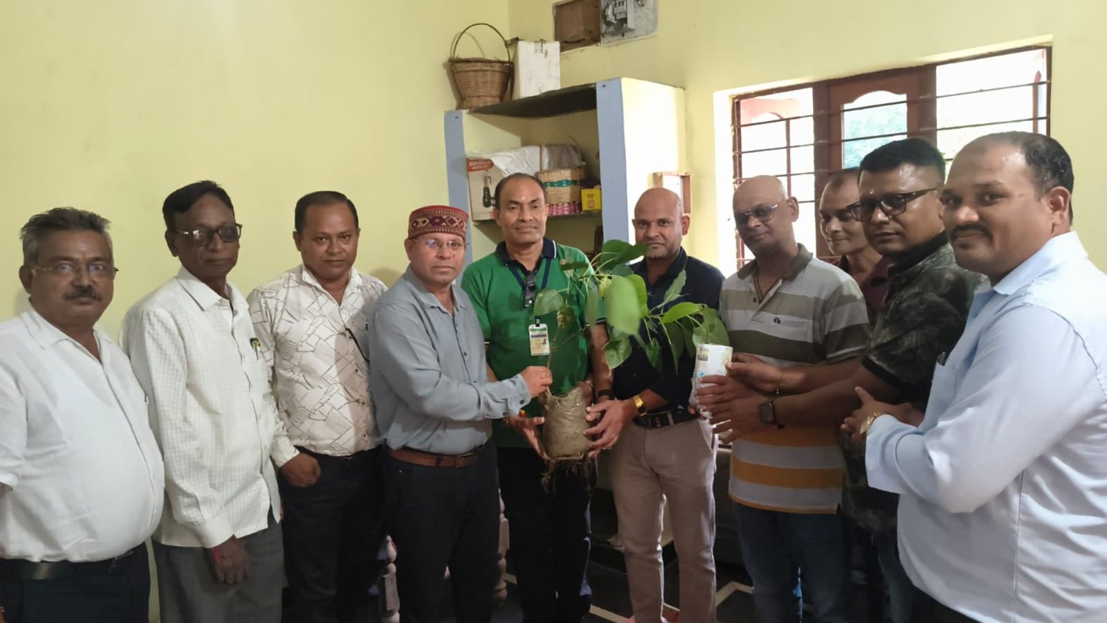 Patan News: माता-पिता की स्मृति में पौधरोपण, पर्यावरण मित्र समिति ने लोगों से पौधा लगाने की अपील की