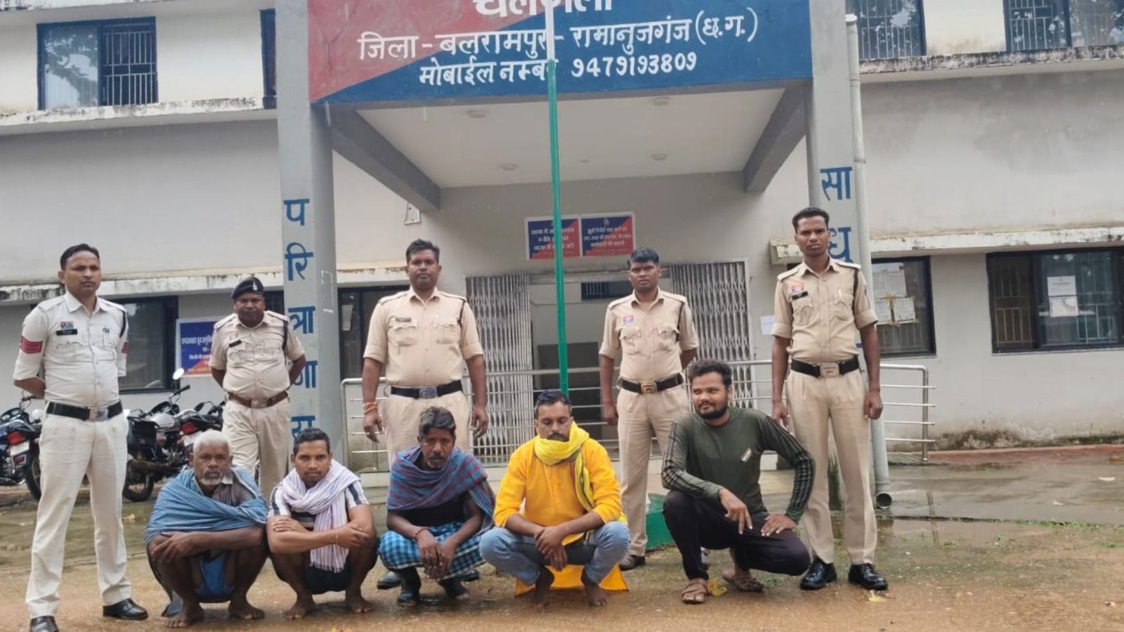 Balrampur News: कागज फर्जी, जमीन सरकारी! 10 एकड़ वनभूमि पर कब्जे की कोशिश का खुलासा, पांच आरोपी गिरफ्तार
