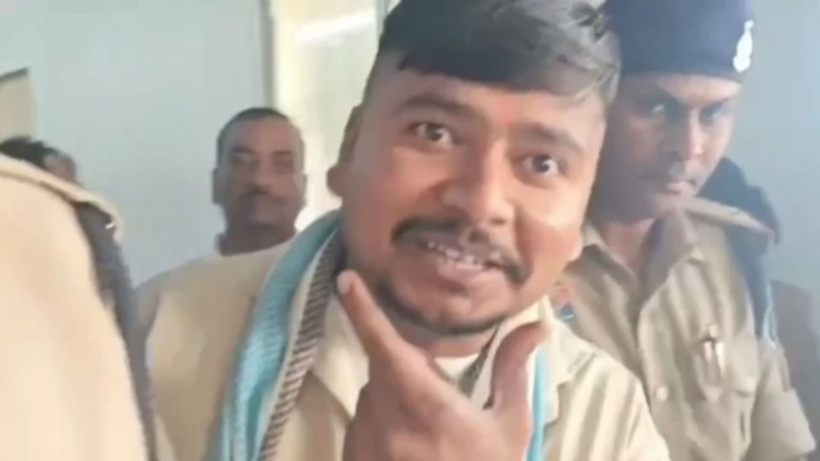 Ambikapur News : सूरजपुर दोहरे हत्याकांड में कोर्ट की कार्रवाई, कुलदीप साहू को 10 साल की सजा; फैसले के बाद वीडियो सोशल मीडिया पर वायरल