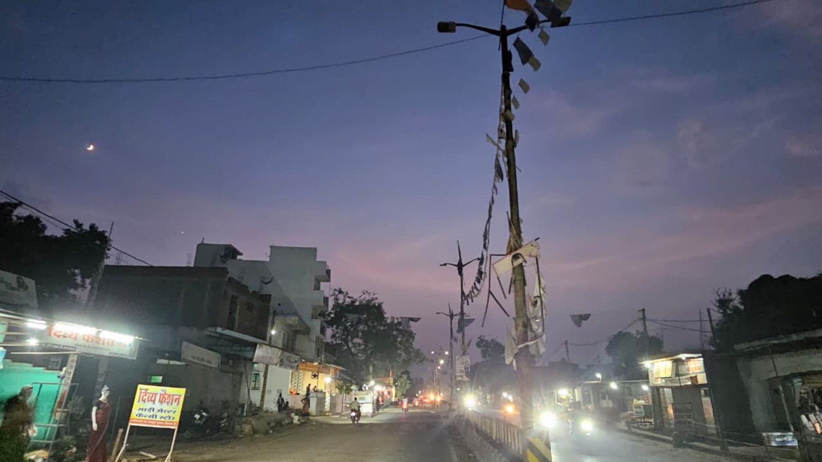 Sakti News : सड़क पर लगे स्ट्रीट लाइट बने शोपीस, लंबे समय से मरम्मत का इंतजार कर रहे हसौदवासी