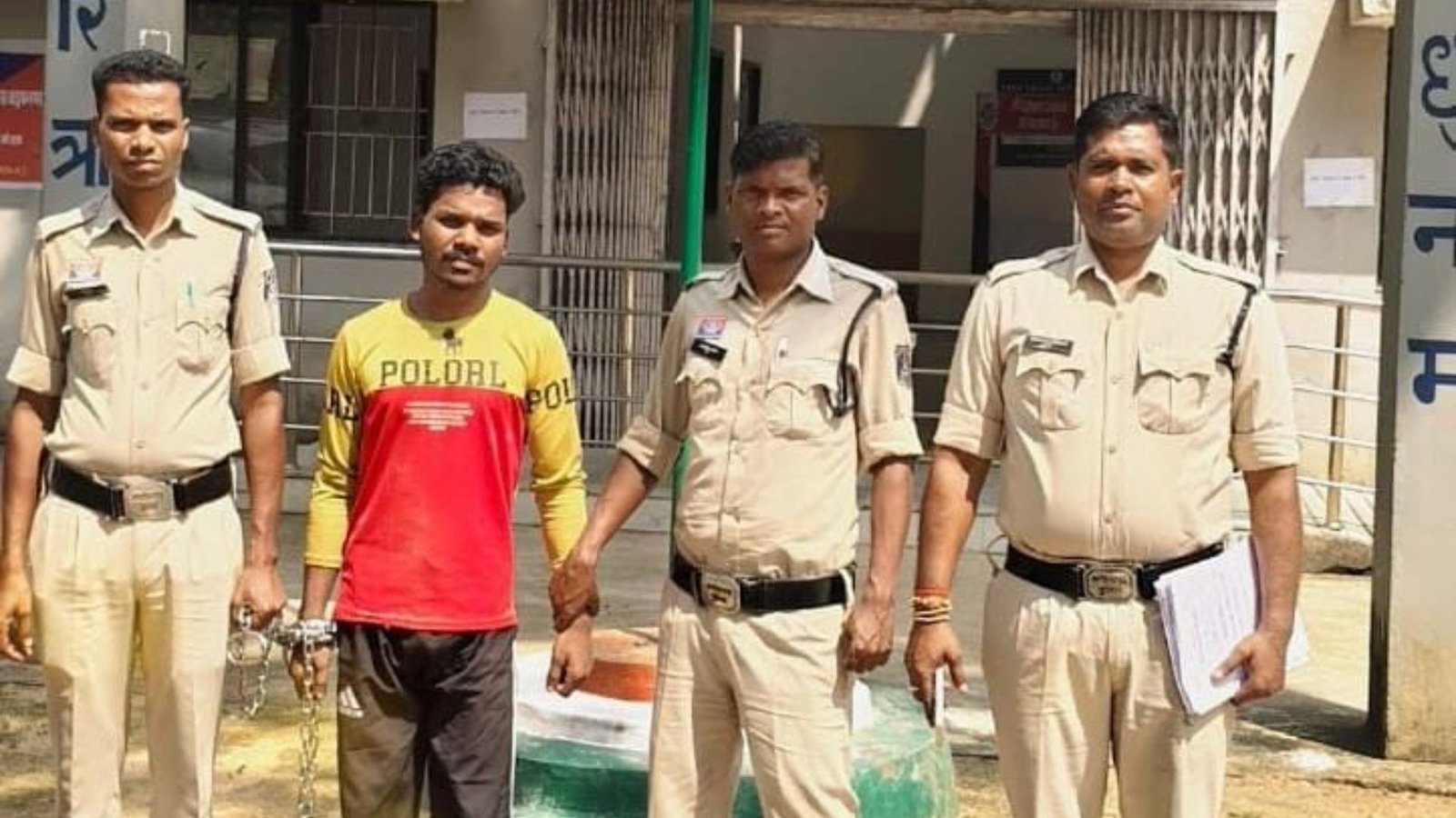 Balrampur News: ऑनलाइन भुगतान और नकद रकम लेने के बाद भेजा फर्जी नियुक्ति पत्र, युवक गिरफ्तार