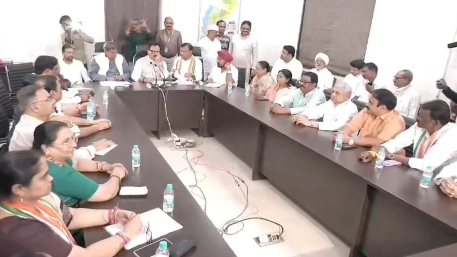 Raipur News : सुखदेव भगत की अध्यक्षता में प्रदेश कांग्रेस की बैठक शुरू, PCC अध्यक्ष दीपक बैज समेत कई नेता शामिल