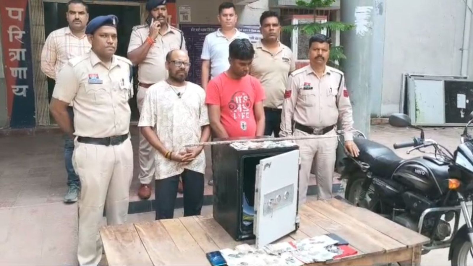 Bilaspur News: स्टोर में चोरी के बाद पुलिस ने दो आरोपियों को पकड़ा, 4 लाख 83 हजार का माल बरामद