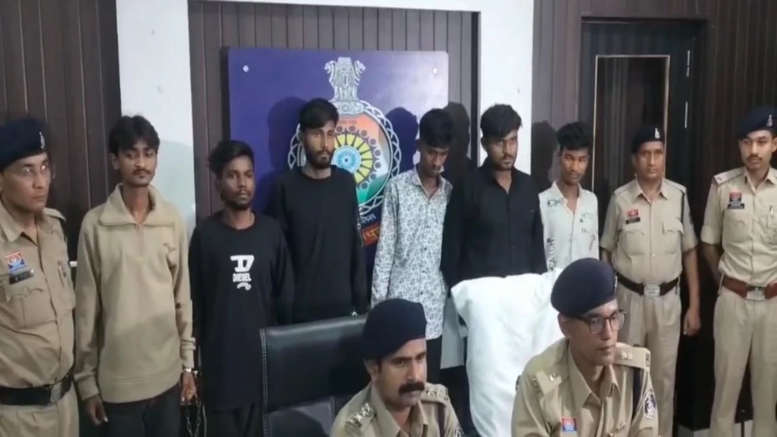 Durg News: अल्प्राजोलम टैबलेट के साथ एयर गन भी बरामद, पुलिस ने 6 आरोपियों को न्यायिक रिमांड पर भेजा