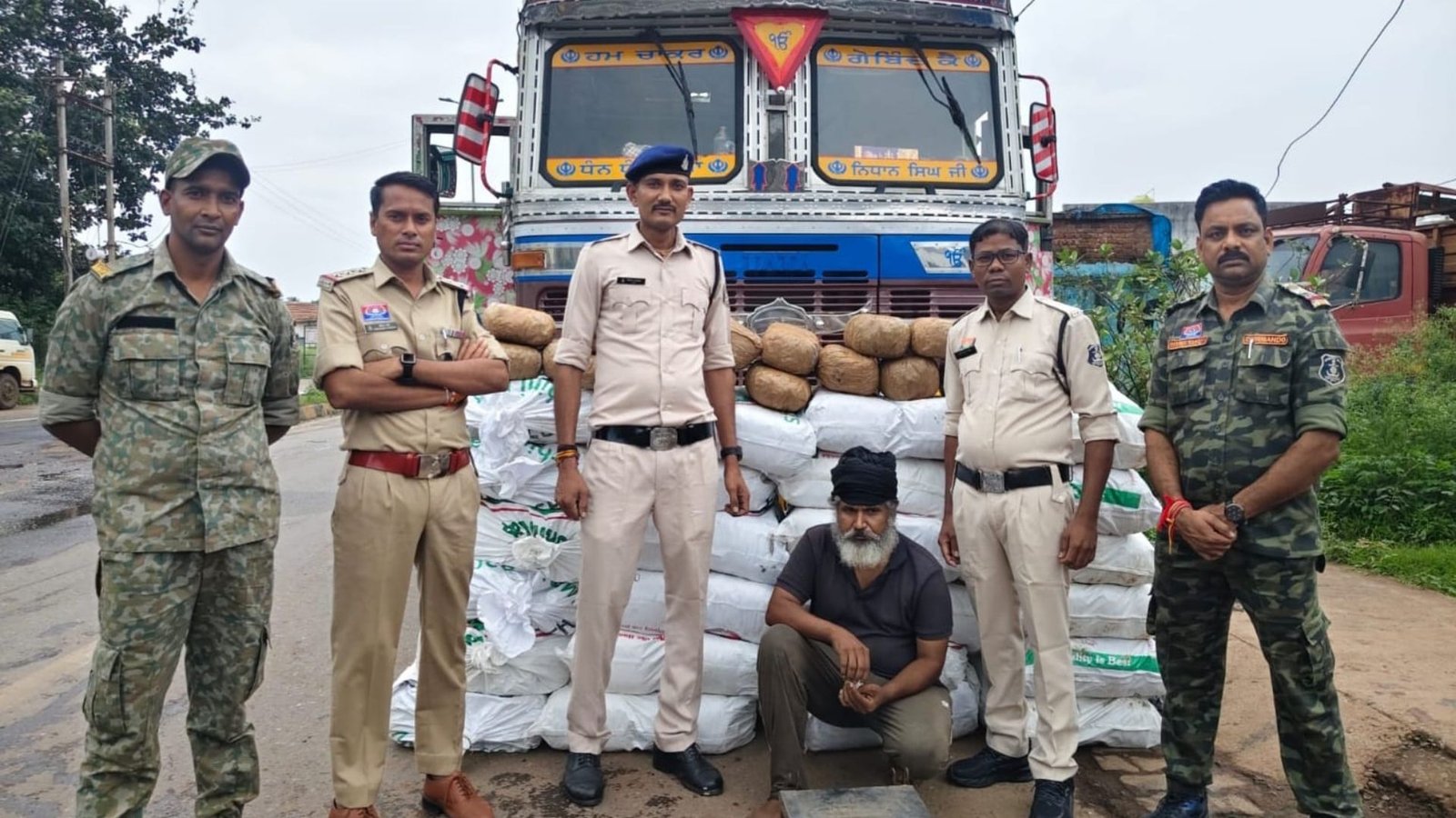 Kawardha News : खाकी टेप में लिपटे थे गांजे के पैकेट, चिल्फी पुलिस ने पकड़ी 2.23 करोड़ की खेप