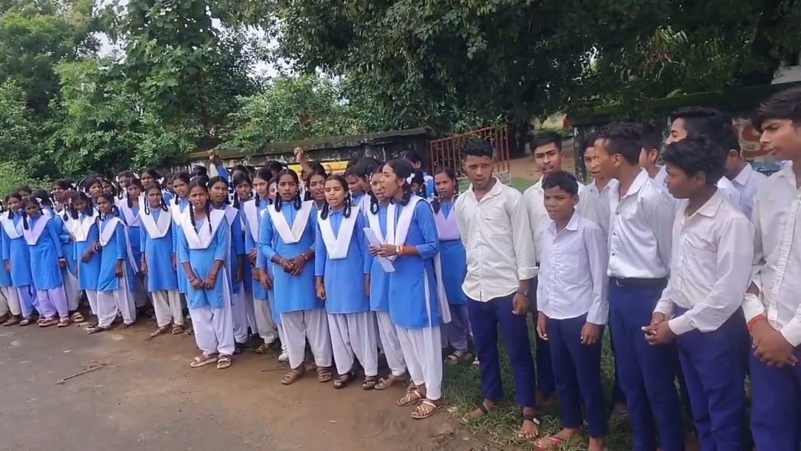 Balrampur News : साइंस-गणित और आर्ट्स के शिक्षक नहीं, परेशान 170 छात्र; लंबे समय से मांग के बाद भी नहीं हुआ समाधान