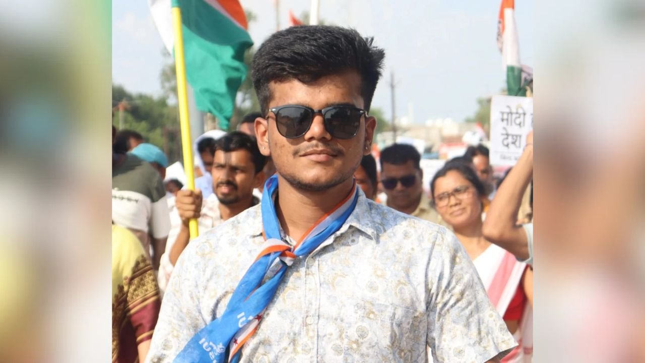 Balrampur News: शासकीय कॉलेज में फीस बढ़ोतरी पर बवाल! NSUI नेता विभु जायसवाल ने दी आंदोलन की चेतावनी