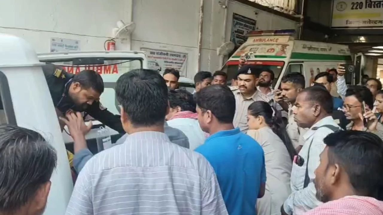 Manendragarh Accident News: मनेंद्रगढ़ में भीषण सड़क हादसा, यात्रियों से भरी बस पेड़ से टकराई, 6 की मौत, कई घायल
